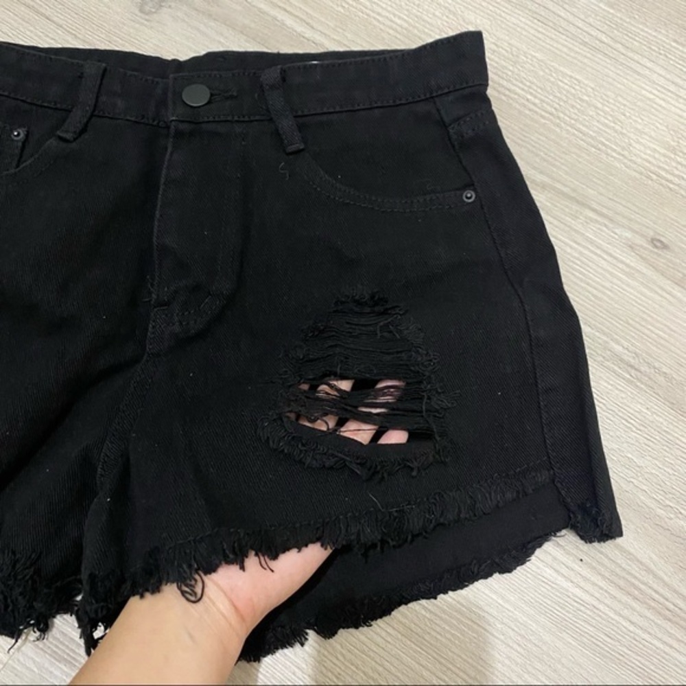 NWT Black distressed high waisted jean shorts - Picture 5 of 5